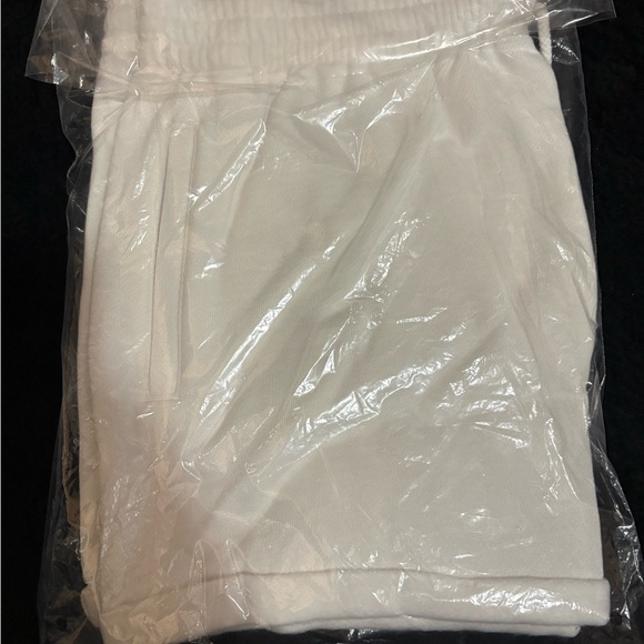 PINK Victoria's Secret White Athletic Shorts - Picture 4 of 4